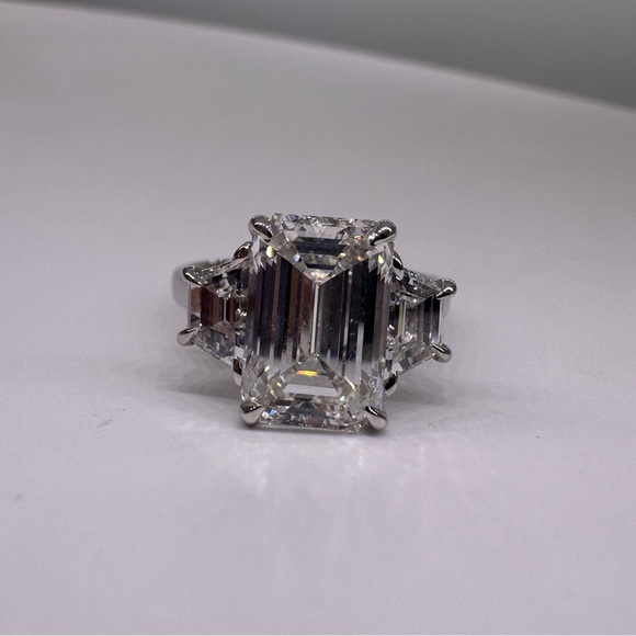 4.02 carat F VS1 emerald cut lab diamond engagement ring three stone - Picture 2 of 8